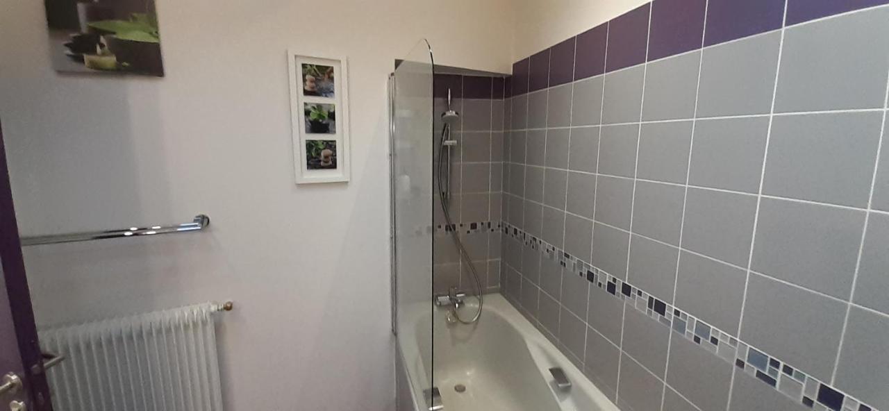 Ferienwohnung La Tour De Flandre Rousseloy Exterior foto
