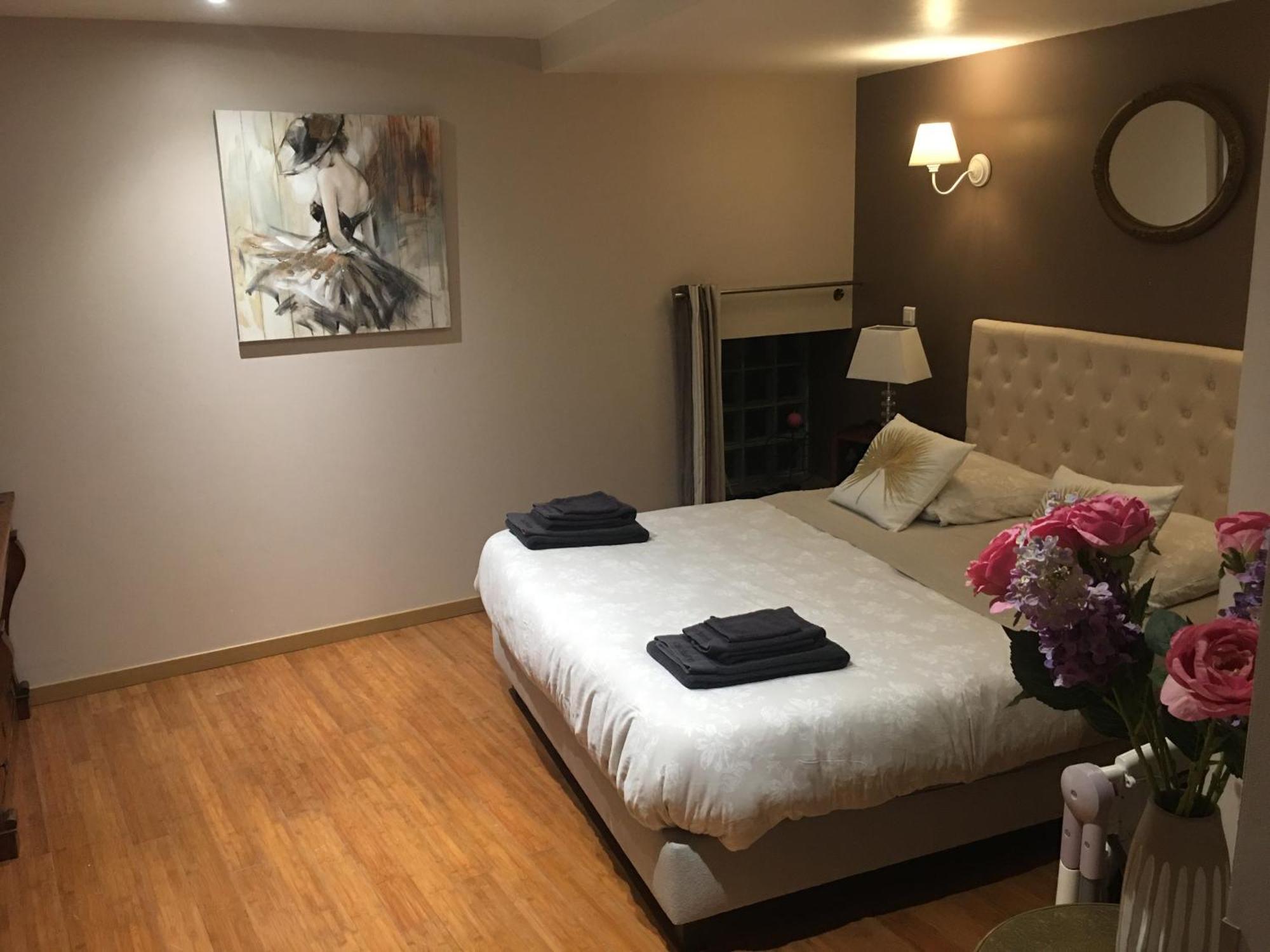Ferienwohnung La Tour De Flandre Rousseloy Zimmer foto