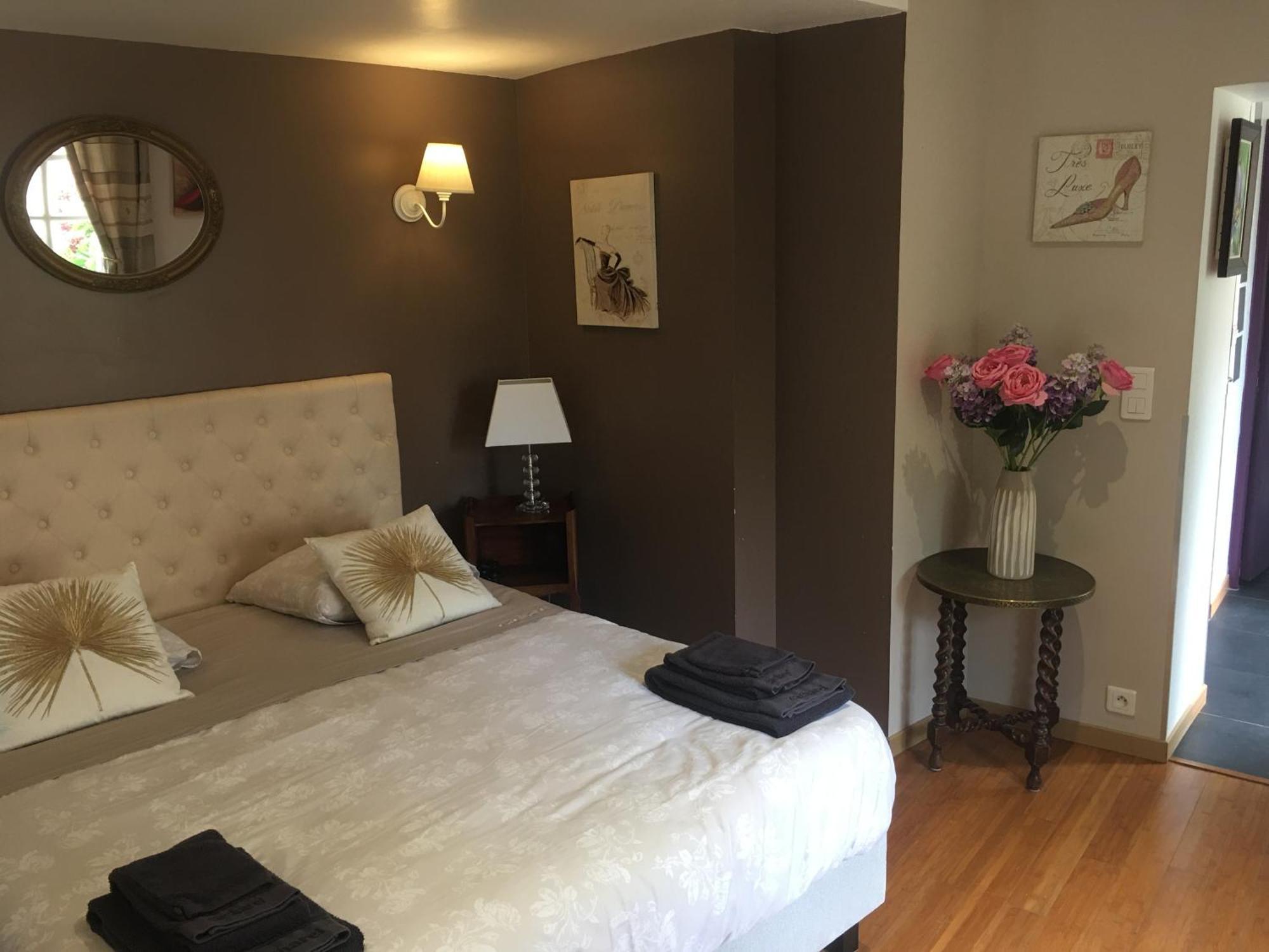 Ferienwohnung La Tour De Flandre Rousseloy Zimmer foto