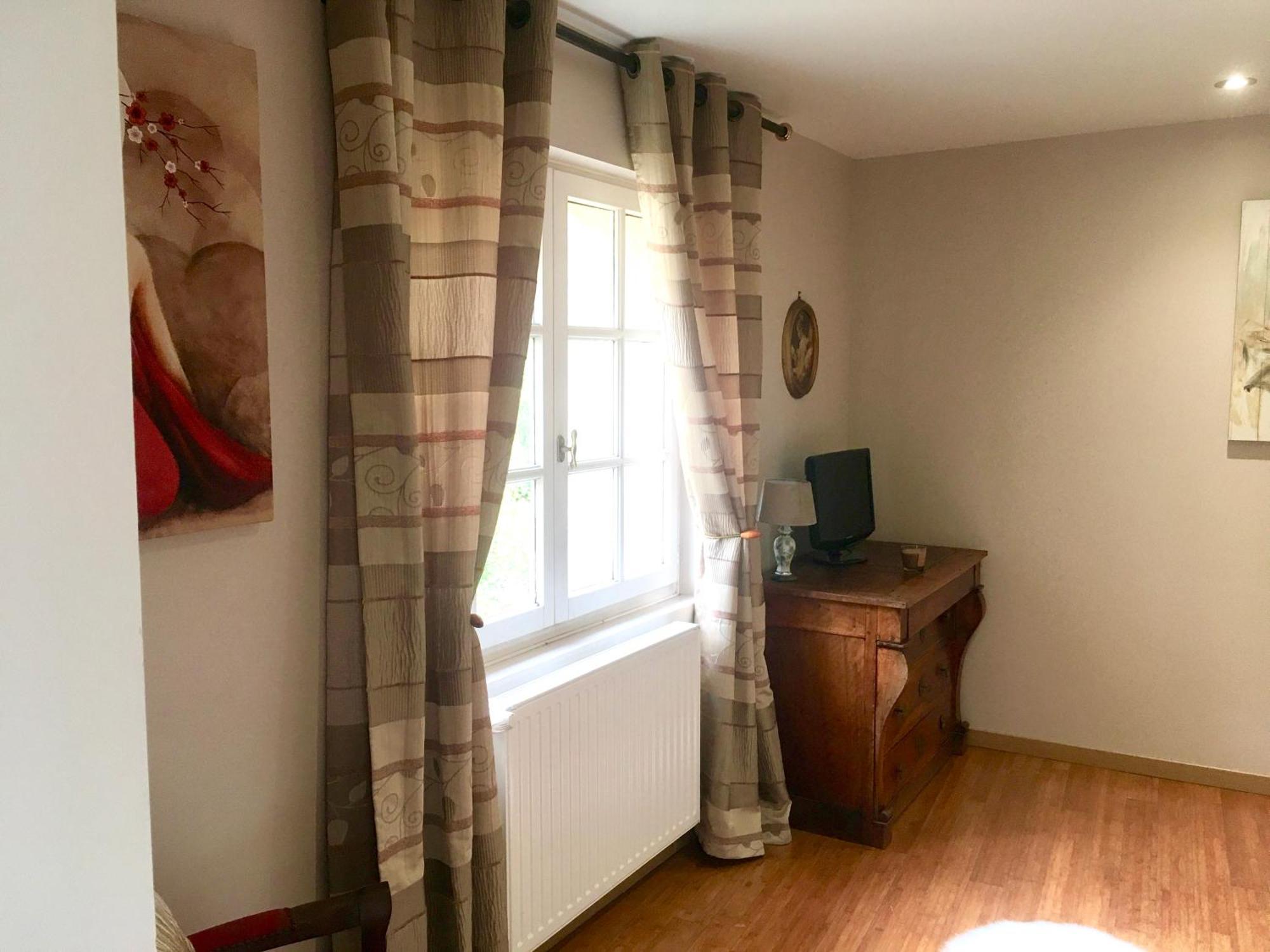 Ferienwohnung La Tour De Flandre Rousseloy Zimmer foto